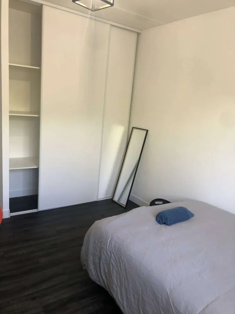 bordeaux-nord-chambre-avec-lumiere-naturelle