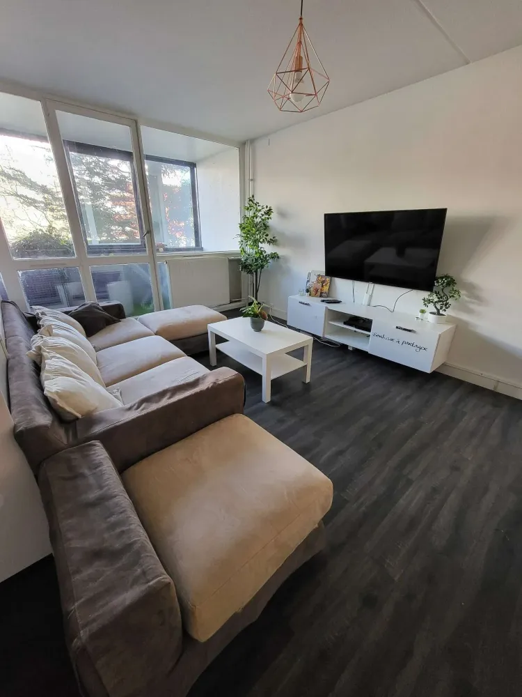 bordeaux-nord-salon-ambiance-decontractee