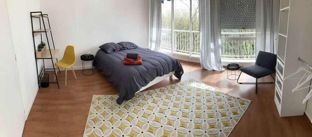 bordeaux-nord-chambre-avec-bureau