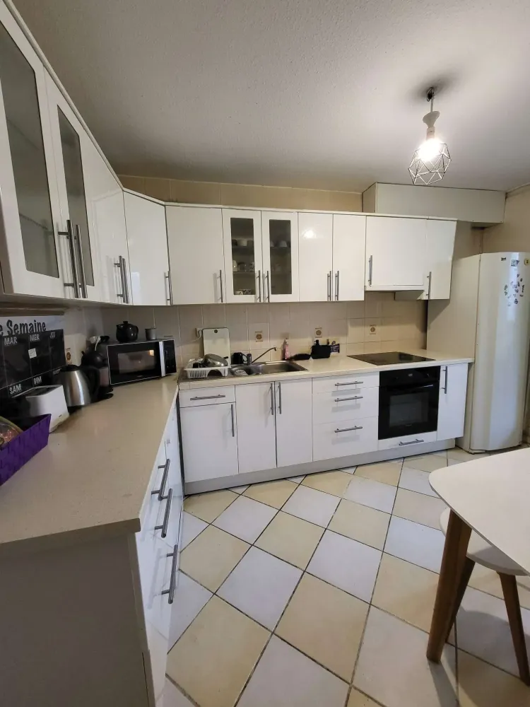 bordeaux-nord-cuisine-avec-four-et-plaque