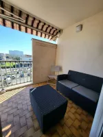 bordeaux-nord-balcon-avec-petite-table