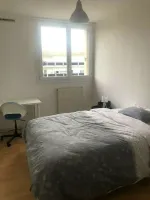 bordeaux-nord-chambre-clairement-agencee