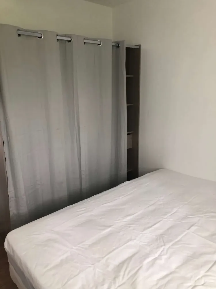 bordeaux-nord-chambre-intime-et-lumineuse