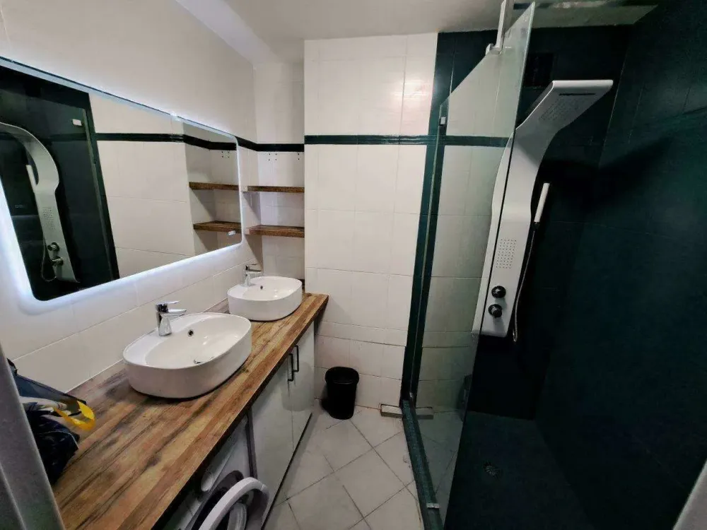 bordeaux-nord-salle-de-bain-avec-carrelage-graphique