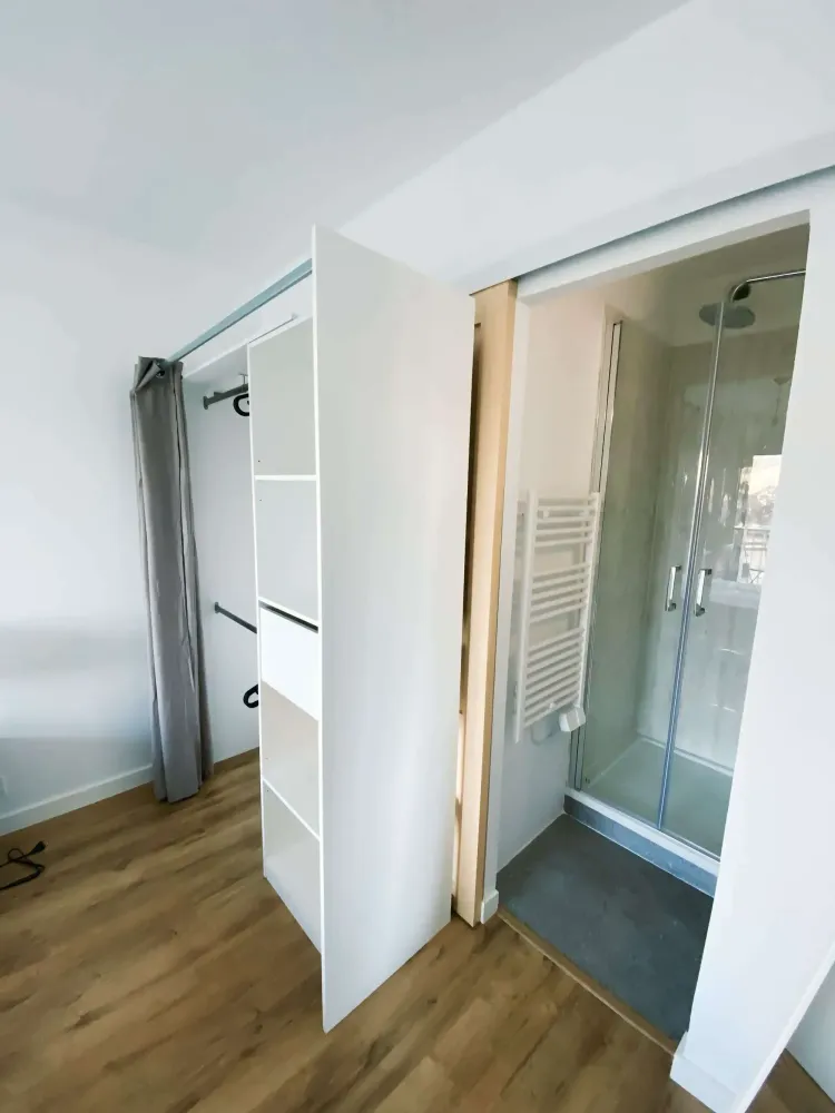 r1-chambre-avec-rangement-bordeaux