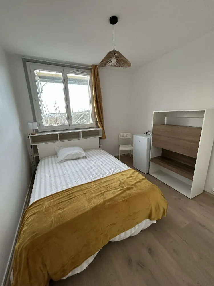m1-chambre-sous-pente-colocation-bordeaux-nord.jpg