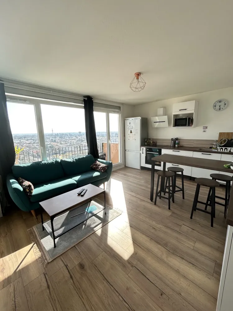 VUE ENSEMBLE PIECE DE VIE LUMINEUSE