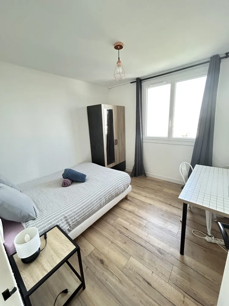 CH1 VUE ENSEMBLE VERS FENETRE