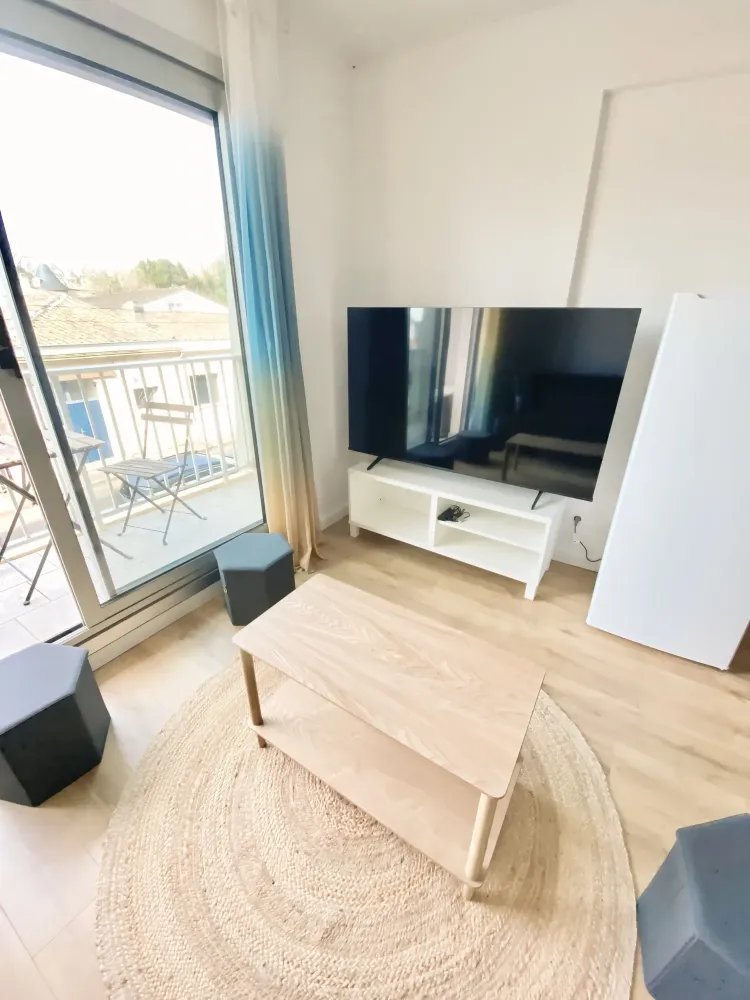 SALON VUE TELE